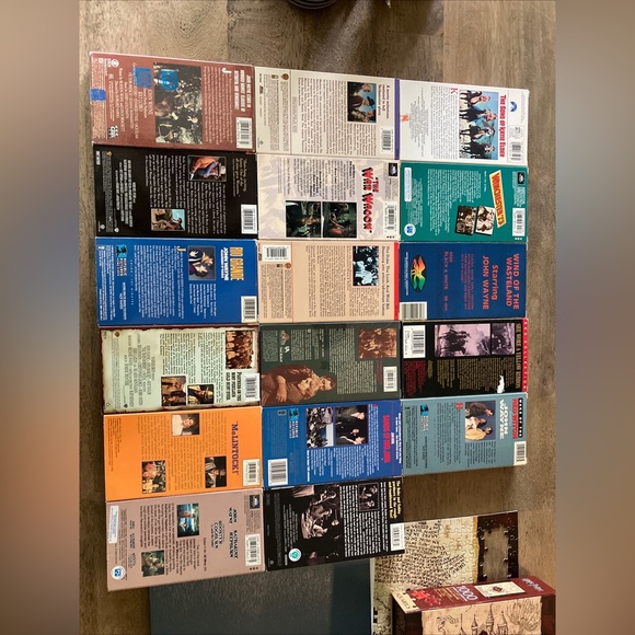 Lot of 17 John Wayne VHS - Picture 2 of 5